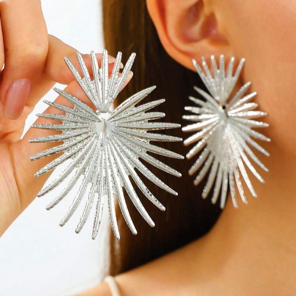 Fanned Out Fringe Earrings - Red - Picture 6 of 10